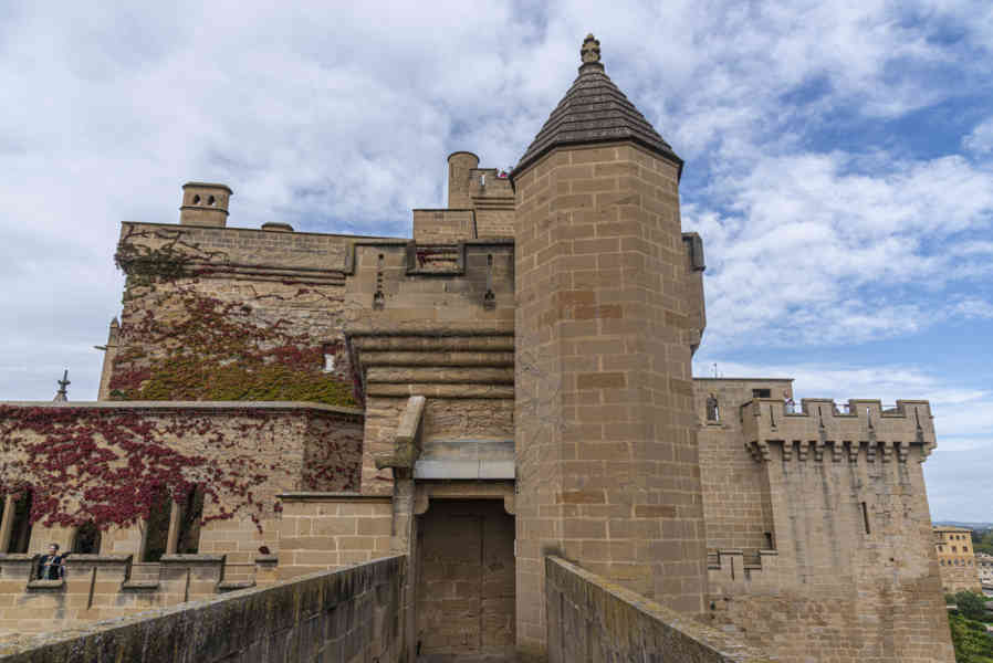 Comunidad Foral de Navarra 054 - Olite - palacio Real de Olite.jpg
